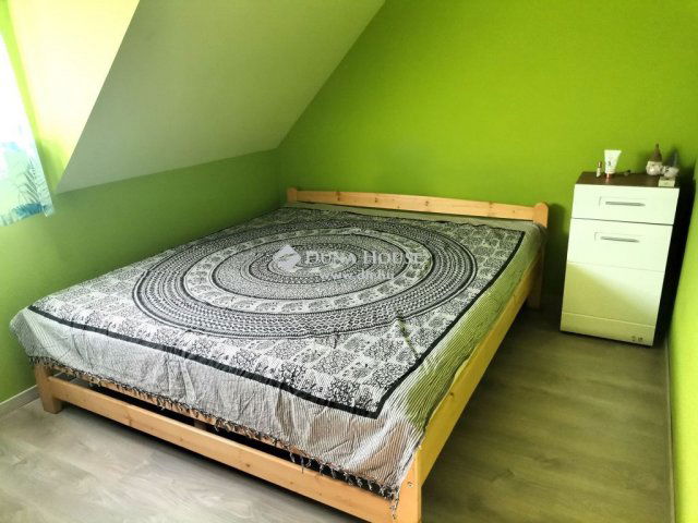 Eladó családi ház, Magyaralmáson 64.99 M Ft, 7 szobás
