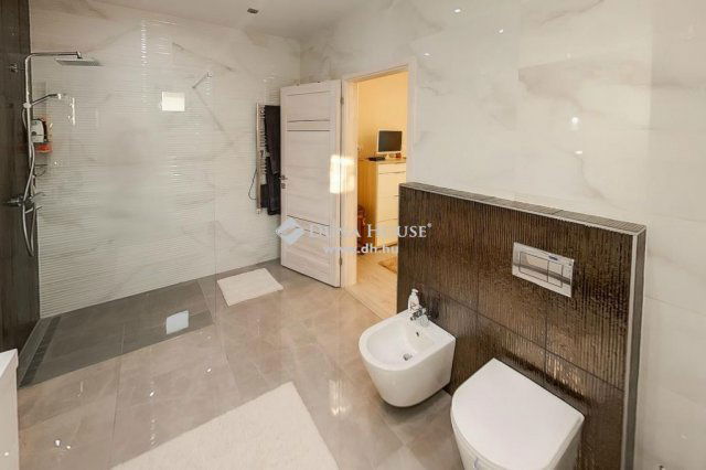 Eladó családi ház, Kecskeméten 103.9 M Ft, 4 szobás