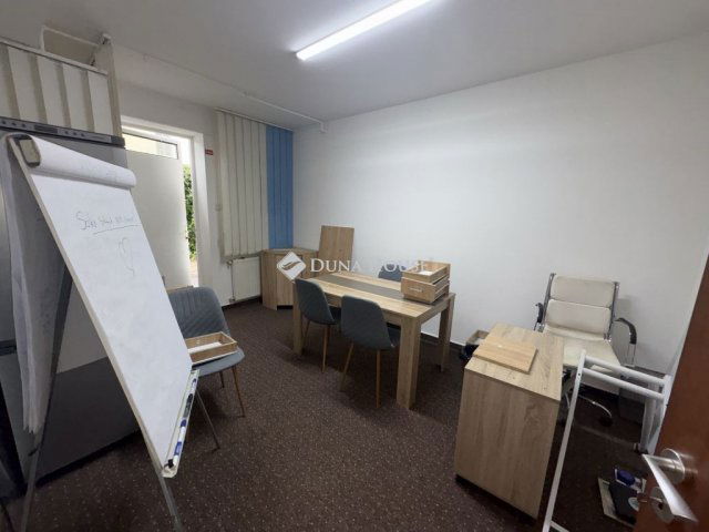 Eladó téglalakás, Pécsett, Légszeszgyár utcában 86 M Ft