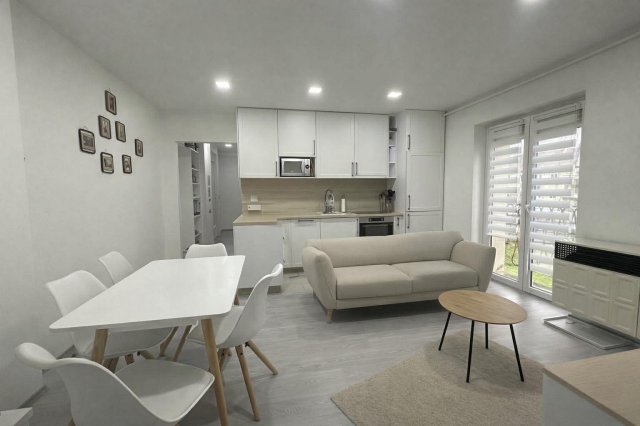 Eladó téglalakás, Komlón 35.9 M Ft, 2 szobás