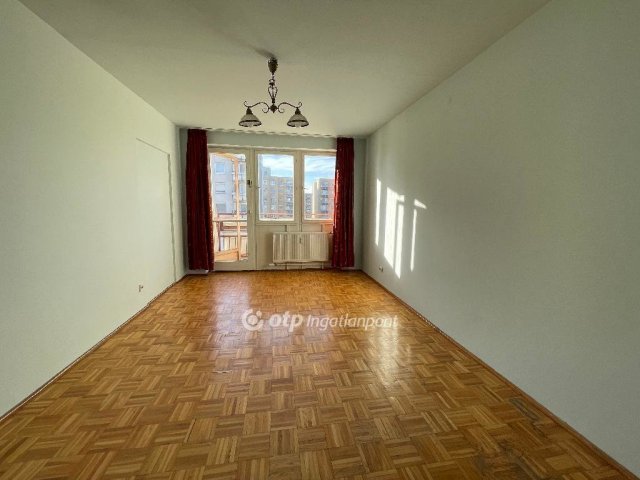 Eladó panellakás, Debrecenben 69.9 M Ft, 3 szobás