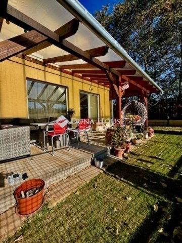 Eladó nyaraló, Üllőn 100 M Ft, 4 szobás / költözzbe.hu