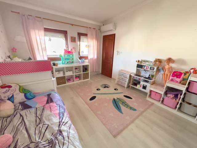 Eladó családi ház, XX. kerületben, Szent Erzsébet téren