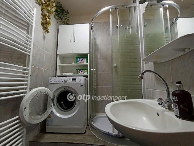 Eladó téglalakás, Gyöngyösön 42 M Ft, 2+2 szobás