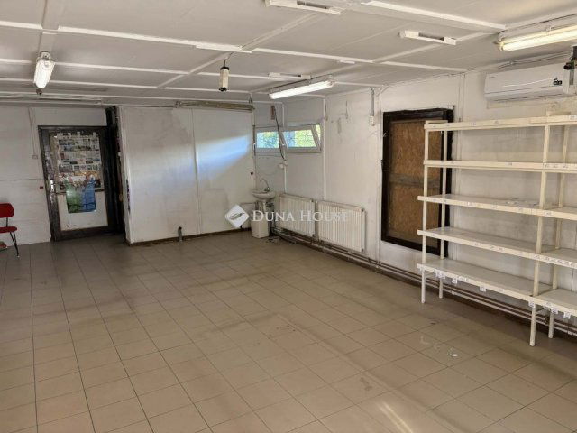 Eladó üzlethelyiség, Károlyházán 25 M Ft