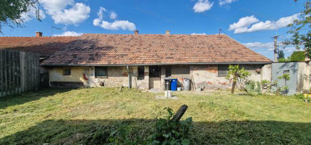 Eladó családi ház, Cegléden 29.5 M Ft, 3 szobás