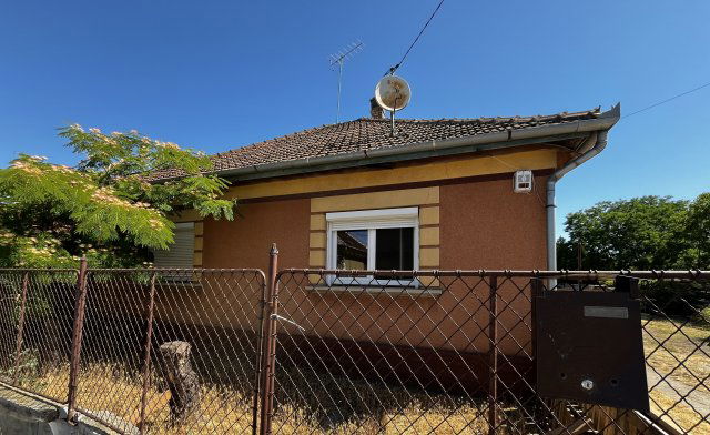 Eladó családi ház, Ceglédbercelen 64.9 M Ft, 2 szobás