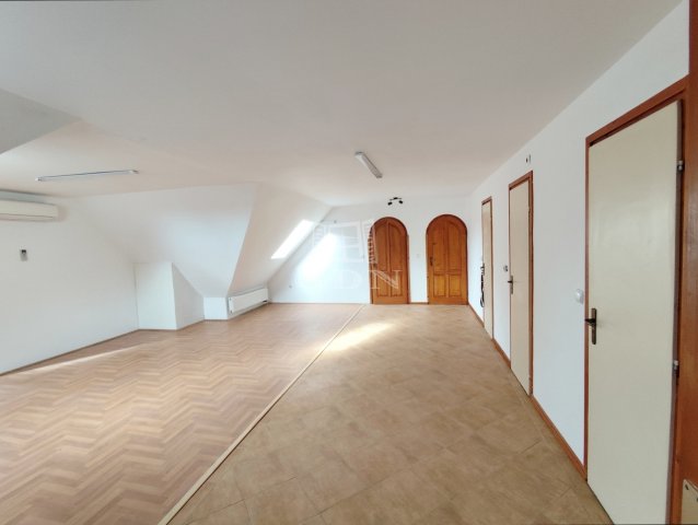 Kiadó iroda, Veszprémben 280 E Ft / hó, 4 szobás