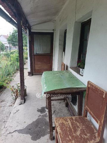 Eladó családi ház, Bakonszegen 15 M Ft, 2 szobás