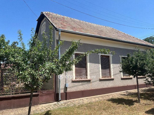 Eladó családi ház, Nagykőrösön 32.9 M Ft, 3 szobás