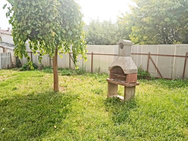 Eladó családi ház, Pécelen, Béke utcában 110 M Ft, 5 szobás