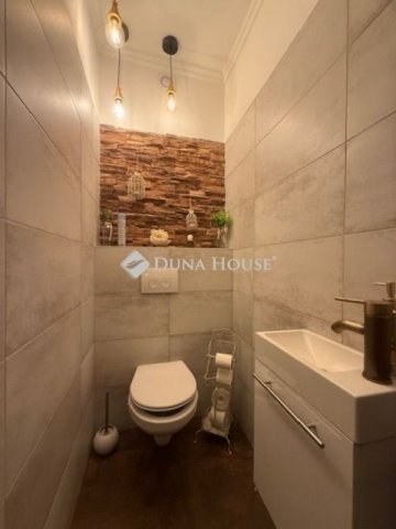 Eladó családi ház, Vecsésen 129.9 M Ft, 4 szobás