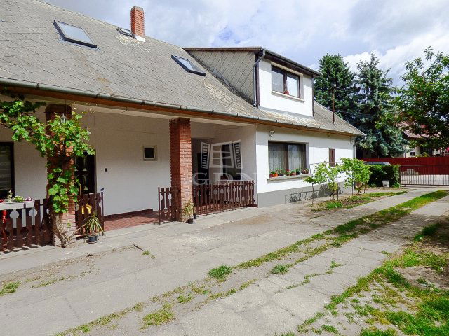 Eladó családi ház, Gárdonyban 74.99 M Ft, 4+4 szobás