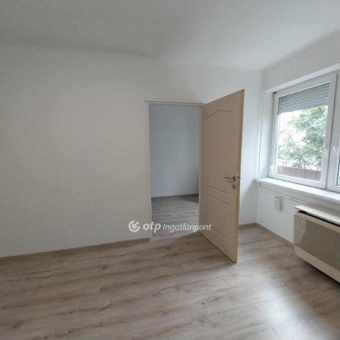 Eladó téglalakás, Nyíregyházán 36.5 M Ft, 1+1 szobás