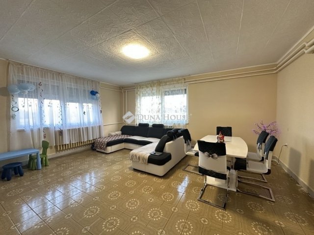Eladó családi ház, Simontornyán 65 M Ft, 6 szobás