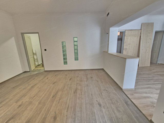 Eladó téglalakás, Kecskeméten 45 M Ft, 3 szobás