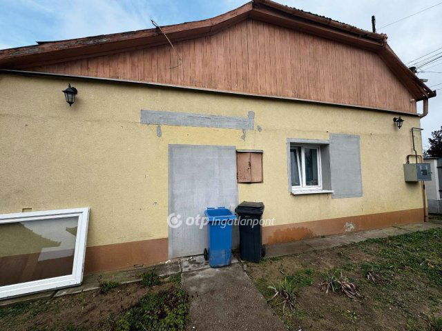 Eladó családi ház, Hosszúpályin 39.999 M Ft, 4 szobás