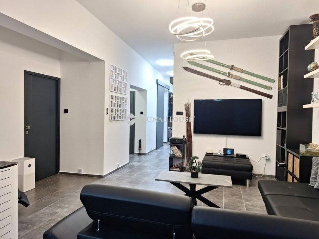 Eladó családi ház, Kecskeméten 134.2 M Ft, 5 szobás