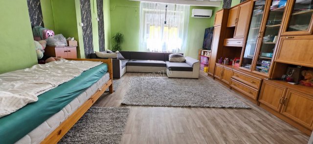 Eladó családi ház, Dunaföldváron 33.5 M Ft, 2 szobás