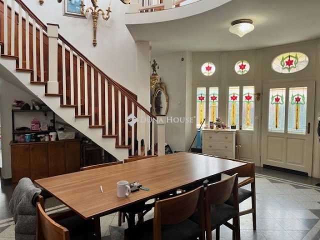 Eladó családi ház, Vecsésen 162.9 M Ft, 5 szobás