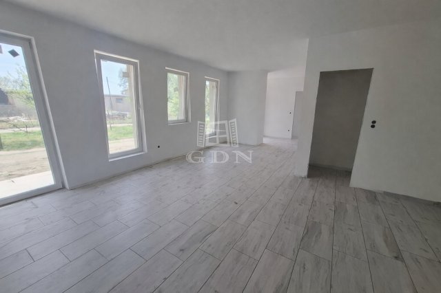 Eladó ikerház, Szigethalmon 89 M Ft, 4 szobás