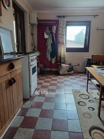 Eladó családi ház, Hosszúpályin 9.9 M Ft, 1 szobás