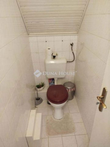 Eladó családi ház, Velencén 99 M Ft, 6 szobás