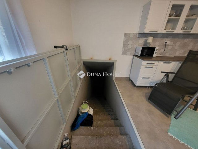 Eladó családi ház, Enyingen 16.9 M Ft, 1 szobás