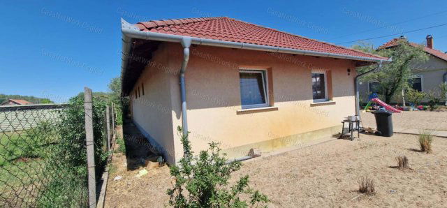Eladó családi ház, Csemőn 40 M Ft, 5 szobás