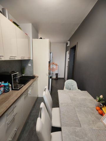 Eladó panellakás, Komlón 36.9 M Ft, 2+1 szobás