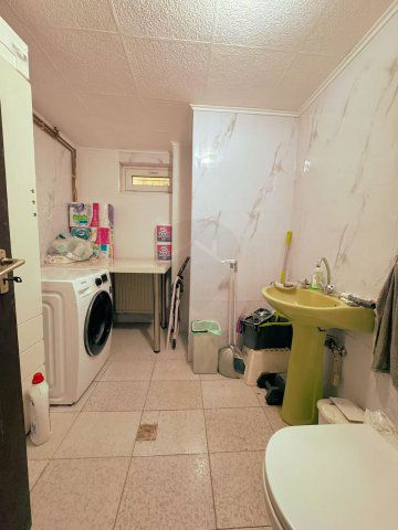 Eladó családi ház, Budapesten, III. kerületben 250 M Ft