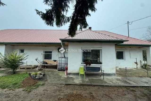 Eladó családi ház, Sárbogárdon 28 M Ft, 2 szobás