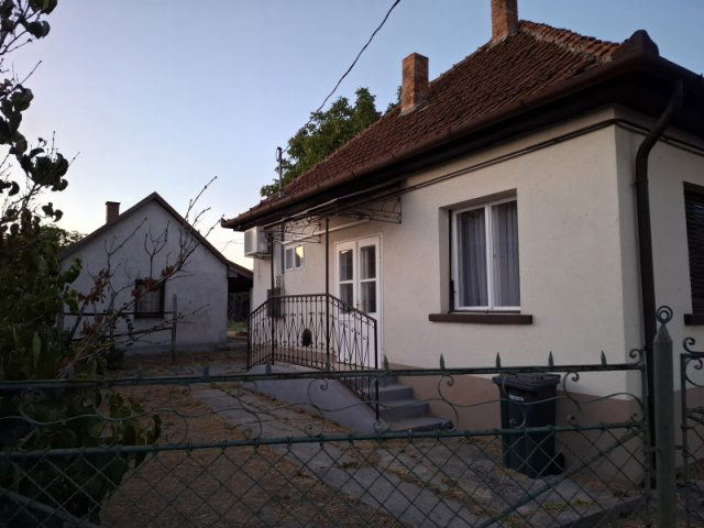 Eladó családi ház, Dabason 54.9 M Ft, 2 szobás