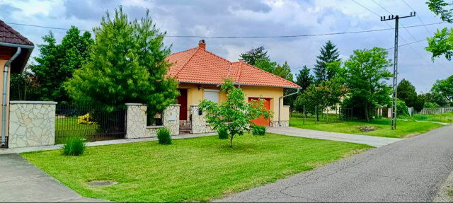 Eladó családi ház, Gyulán 68 M Ft, 2 szobás