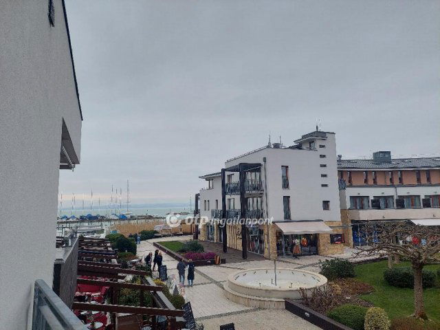 Eladó téglalakás, Balatonfüreden 155 M Ft, 2+1 szobás