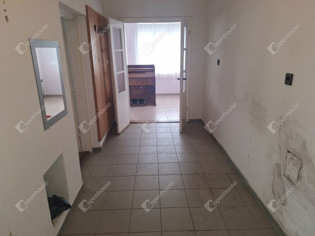 Eladó családi ház, Ajkán 49 M Ft, 2 szobás