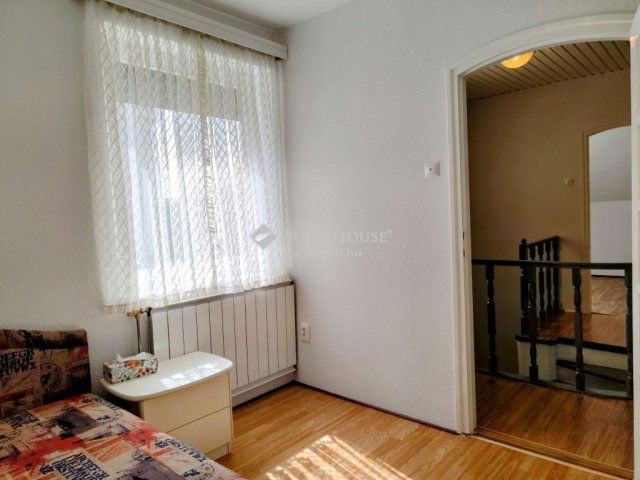 Eladó téglalakás, Kecskeméten 75 M Ft, 5 szobás