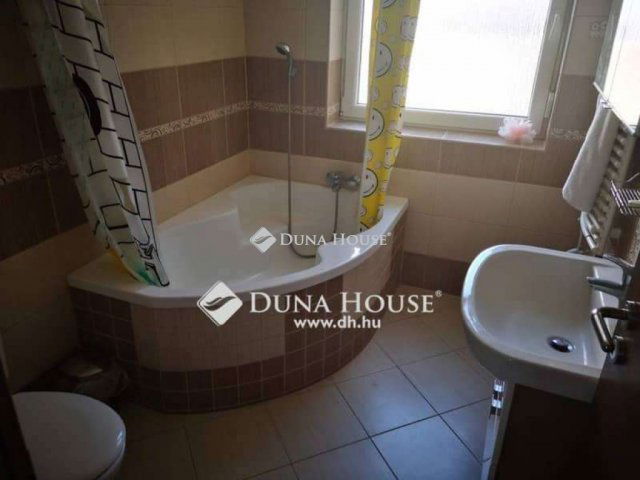Kiadó téglalakás, albérlet, Pécsett 270 E Ft / hó, 3 szobás