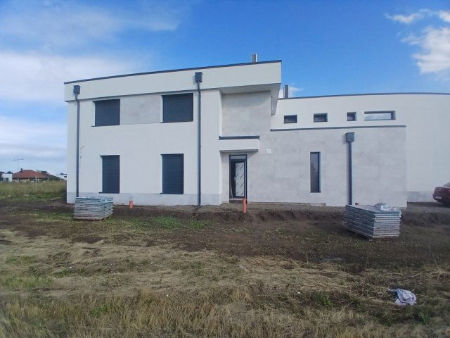 Eladó ikerház, Debrecenben 150 M Ft, 4 szobás