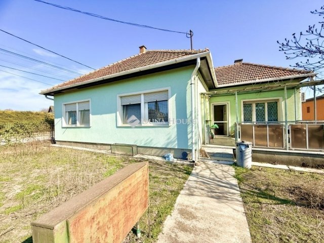 Eladó családi ház, Tökölön 75 M Ft, 4 szobás