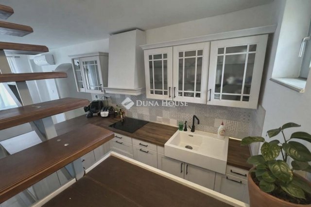 Eladó családi ház, Lakitelken 77.99 M Ft, 5 szobás