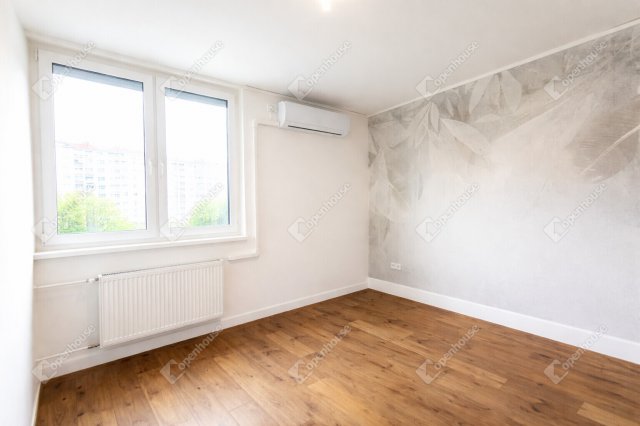 Eladó téglalakás, Szegeden 64.9 M Ft, 2 szobás