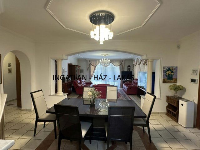 Eladó családi ház, Budapesten, XVI. kerületben 379.999 M Ft