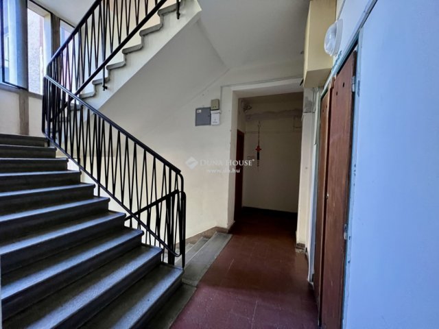 Eladó téglalakás, Budapesten, V. kerületben 109 M Ft, 2 szobás