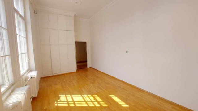 Kiadó téglalakás, albérlet, Szegeden, Klauzál téren, 3 szobás