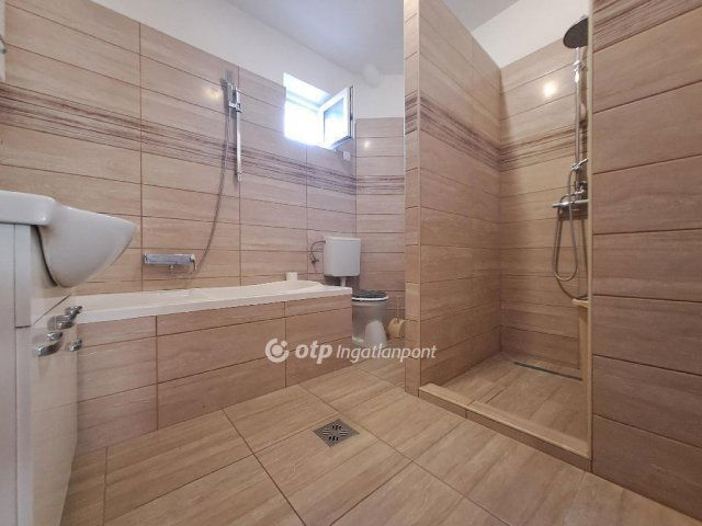 Eladó családi ház, Sándorfalván 89.9 M Ft, 5 szobás