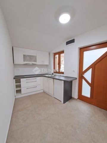Kiadó téglalakás, albérlet, Pécsett 180 E Ft / hó, 2 szobás