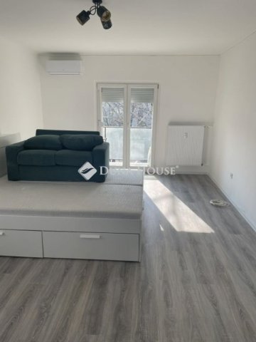 Eladó panellakás, Pécsett 57 M Ft, 2 szobás