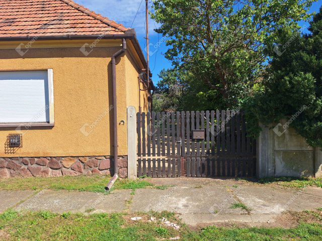 Eladó családi ház, Újkéren 34.9 M Ft, 3 szobás