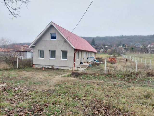 Eladó családi ház, Mendén 96.9 M Ft, 2+3 szobás